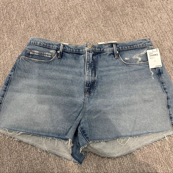Good American good 90’s shorts size 15 NWT